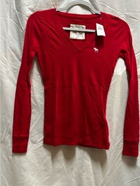 Abercrombie & Fitch Red V-Neck Long Sleeve Tee